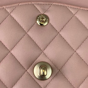 Medium Classic Double Flap Lambskin Light Pink GHW