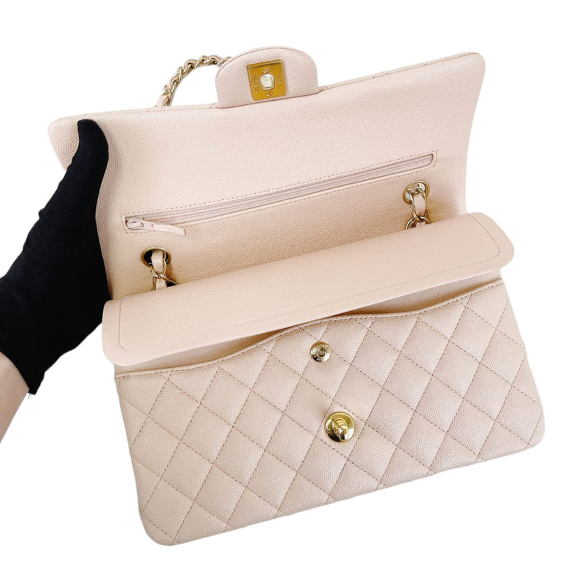 Medium Classic Flap 22c Caviar Beige GHW