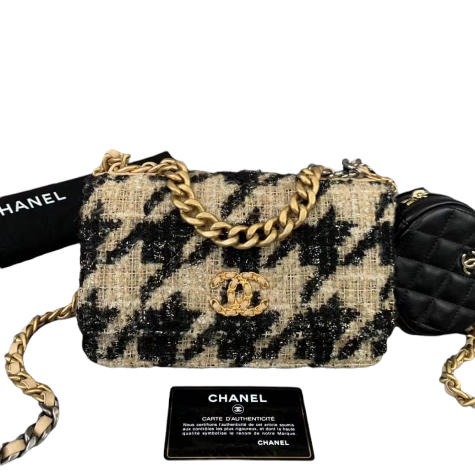 Q&A #55: Chanel Tweed Bag, Storing Chanel 19 Bag, Travelling with