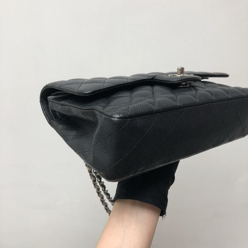 Classic Double Flap Caviar M/L in Black SHW