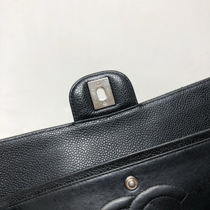 Classic Double Flap Caviar M/L in Black SHW
