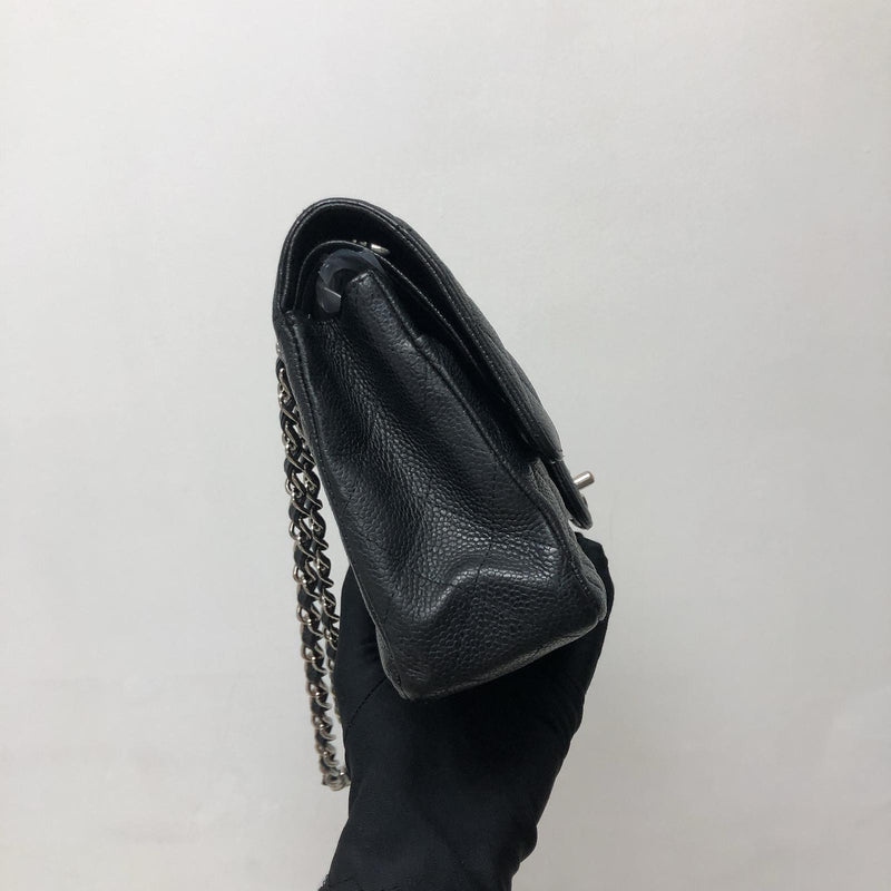 Classic Double Flap Caviar M/L in Black SHW