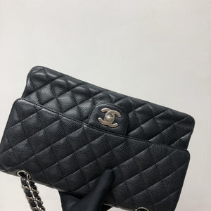 Classic Double Flap Caviar M/L in Black SHW