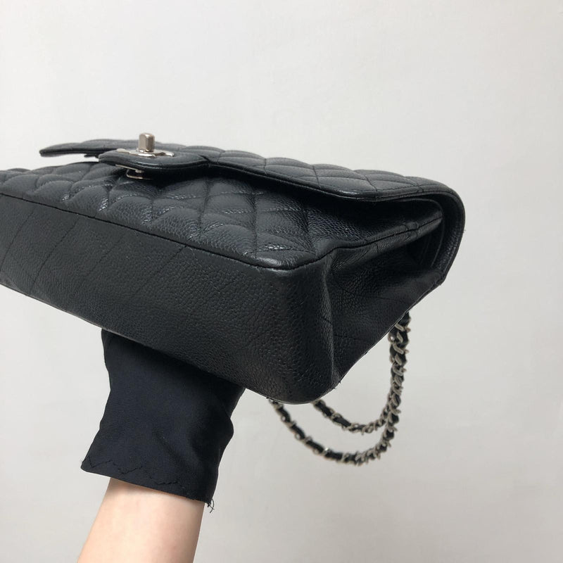 Classic Double Flap Caviar M/L in Black SHW