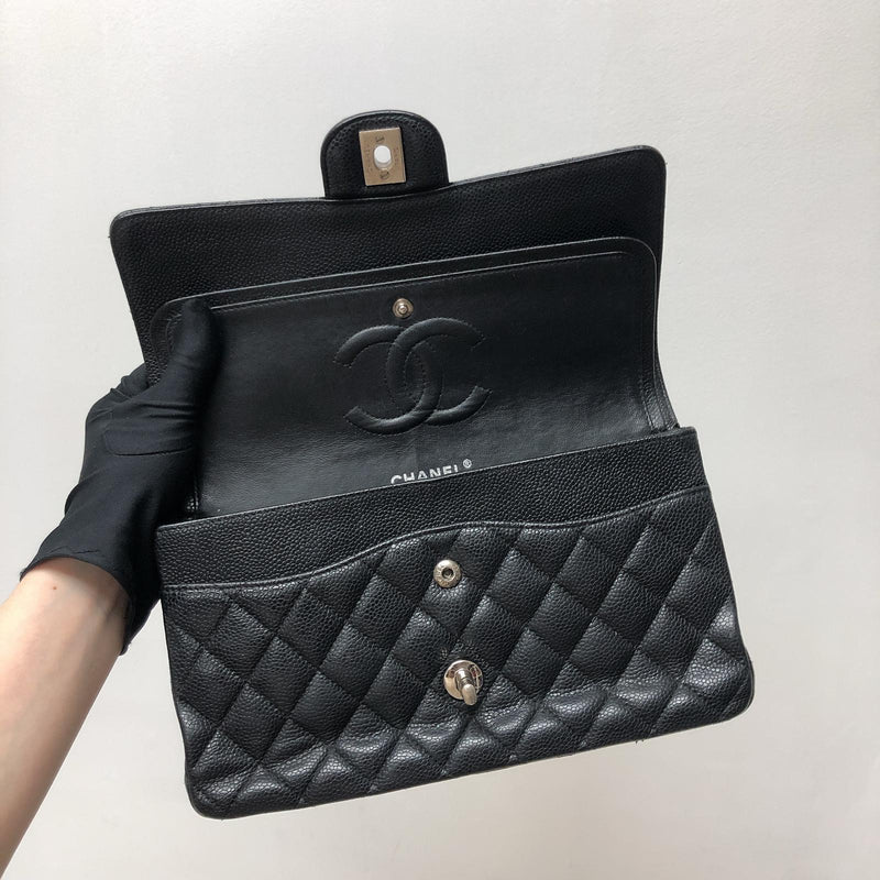 Classic Double Flap Caviar M/L in Black SHW
