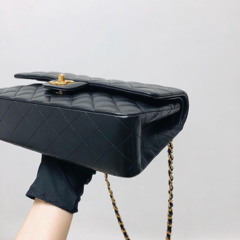 Classic Double Flap M/L Lambskin with GHW