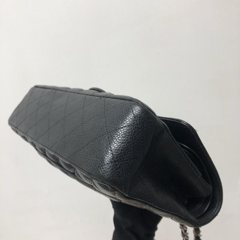 Classic Double Flap Caviar M/L in Black SHW