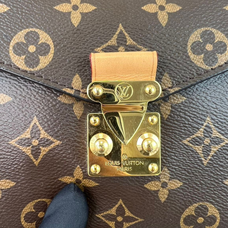 Monogram Classic Pochette Métis GHW