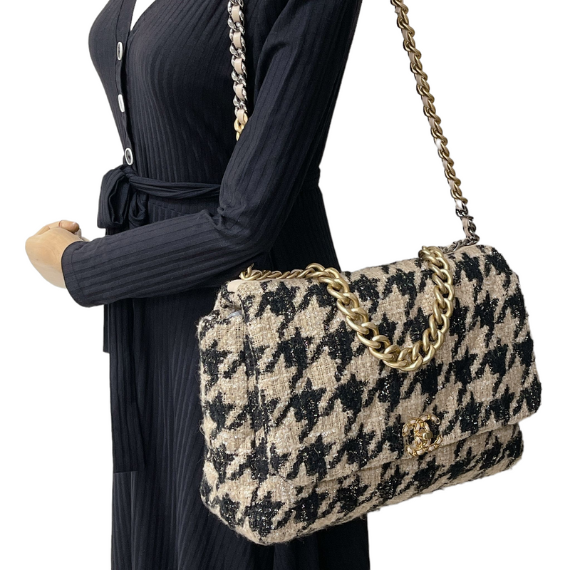 Chanel 19 Small Houndstooth Beige Tweed Flap Bag – Coco Approved