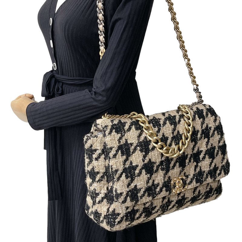 Maxi Chanel 19 Houndstooth Tweed 19K Beige Black Flap Bag Bag
