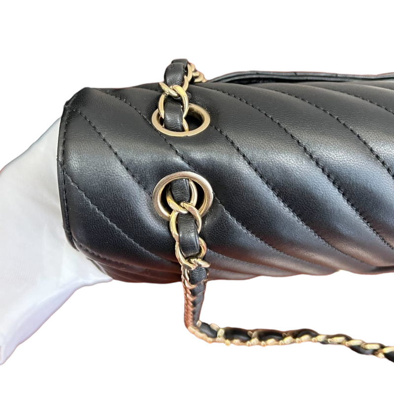 Medium Classic Chevron Calfskin Black GHW