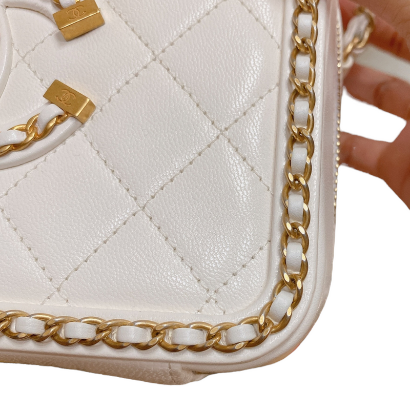 Chained Medium Caviar Quilted Vanity Case White GHW