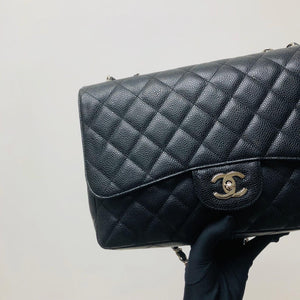 Single Flap Classic Jumbo in Black Caviar with SHW