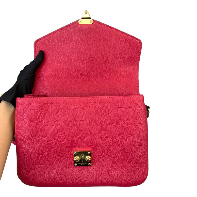 Louis Vuitton Pochette Metis, Empreinte in Scarlet Red