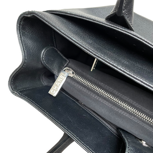 Executive Cerf Tote Grained Black SHW
