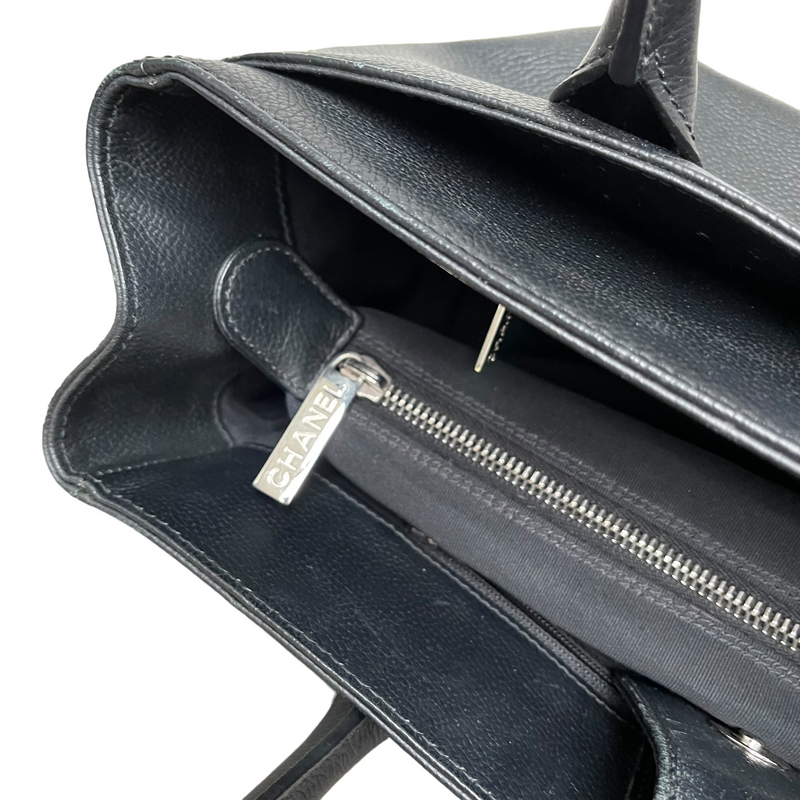 Executive Cerf Tote Grained Black SHW
