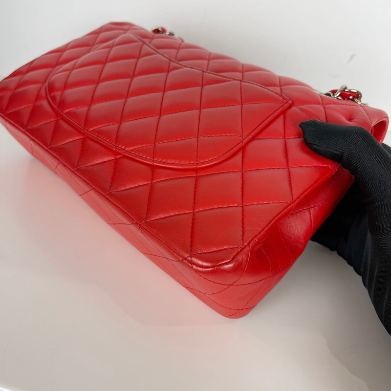 Classic Flap Medium Lambskin Red SHW