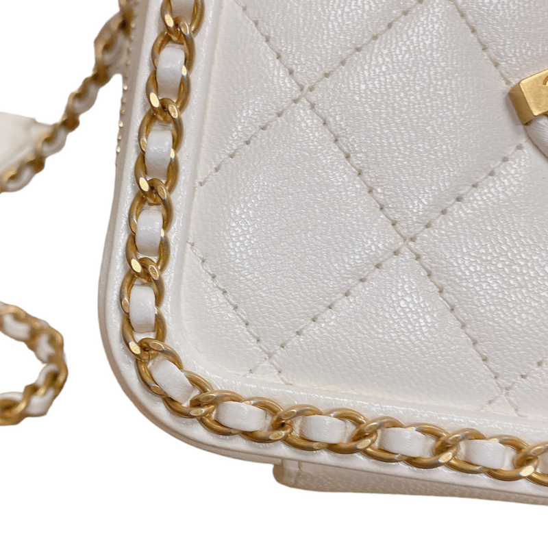 Chained Medium Caviar Quilted Vanity Case White GHW