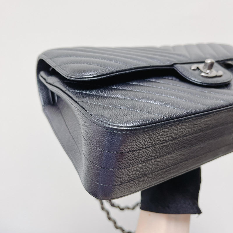 Classic Flap Medium Chevron Caviar Black RHW