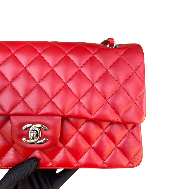 Classic Medium Flap Lambskin Flap Red SHW