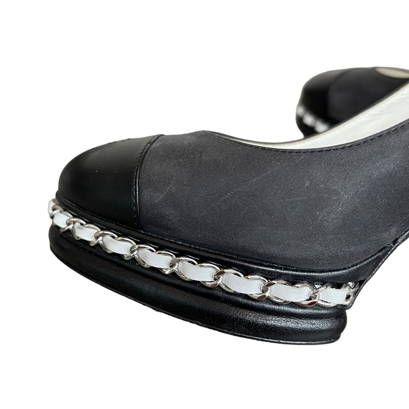 Chain Around Pumps CC Toe Cap Black