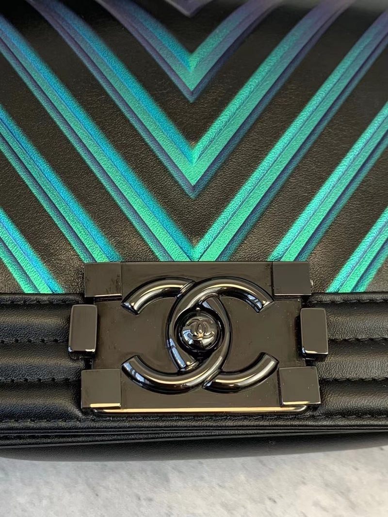 Chanel Iridescent Caviar Coco Curve Medium Shoulder Bag (SHF-jWQh7j) –  LuxeDH