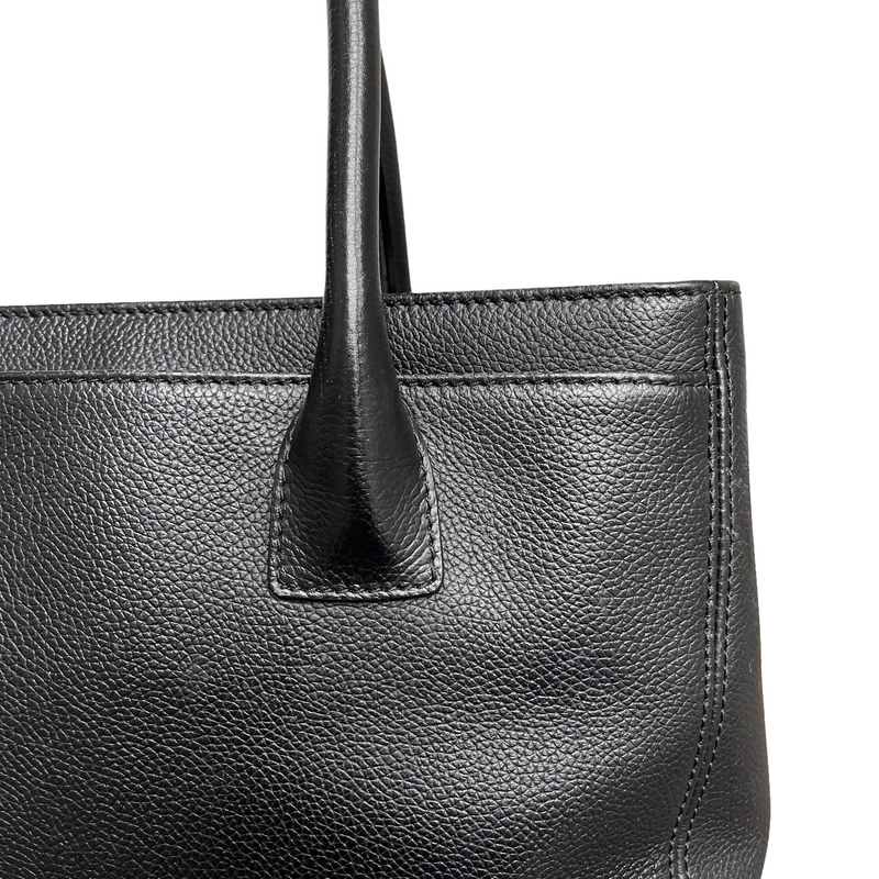 Executive Cerf Tote Grained Black SHW