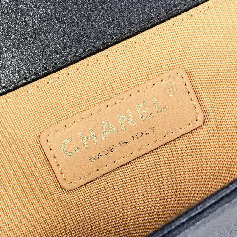Boy Medium Calfskin Pearl Charcoal GHW