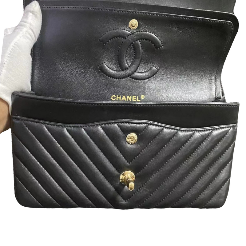 Medium Classic Chevron Calfskin Black GHW