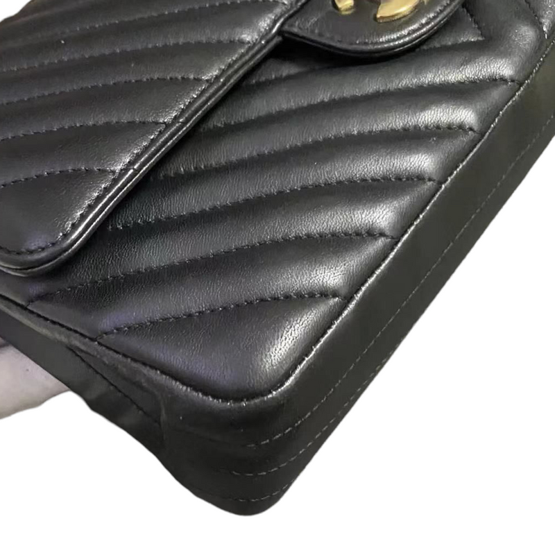 Medium Classic Chevron Calfskin Black GHW