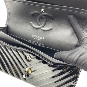 Medium Classic Flap Chevron Patent Black SHW