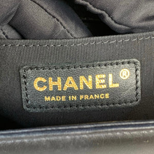 Boy Old Medium Lambskin Black GHW