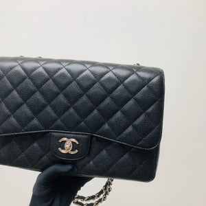 Single Flap Classic Jumbo in Black Caviar with SHW