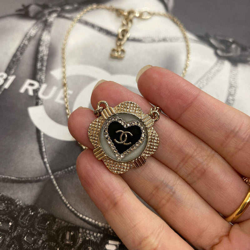 chanel pearl heart necklace gold