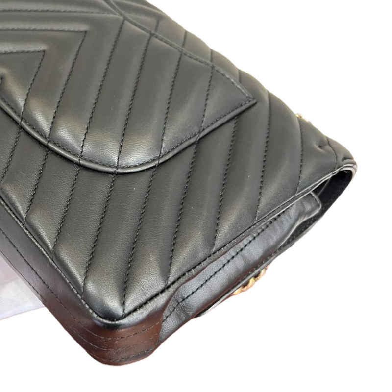 Medium Classic Chevron Calfskin Black GHW