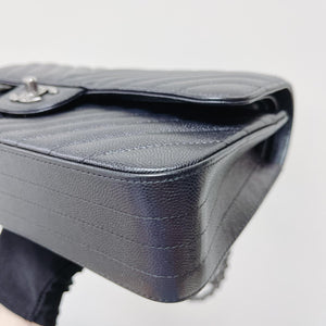 Classic Flap Medium Chevron Caviar Black RHW