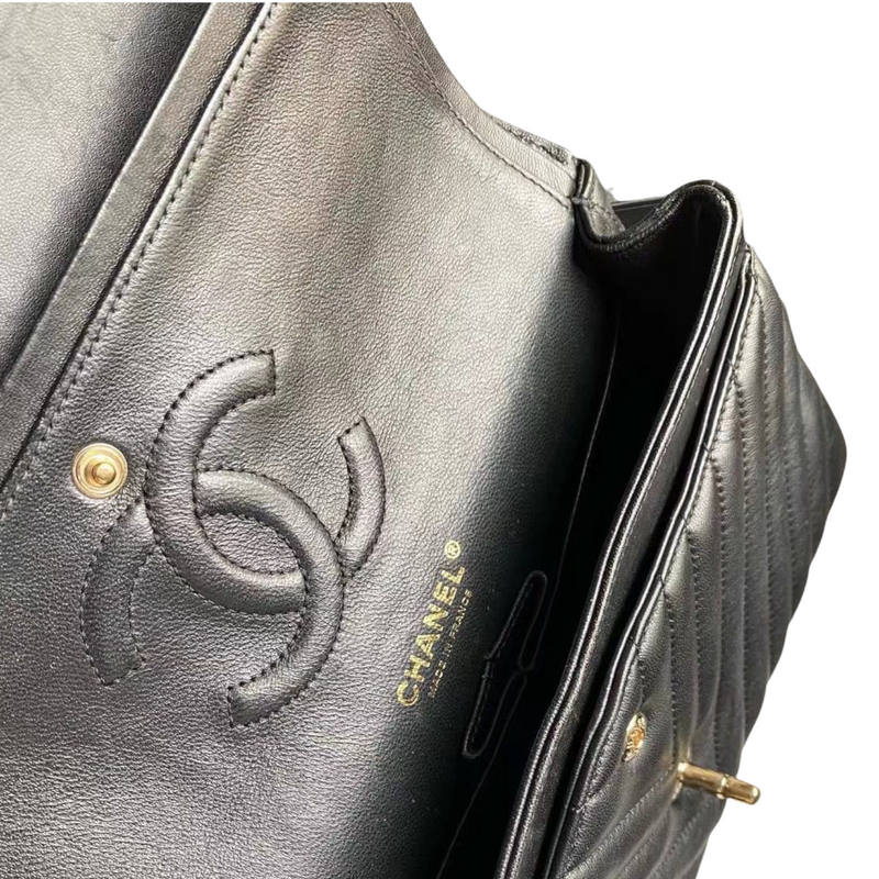 Medium Classic Chevron Calfskin Black GHW