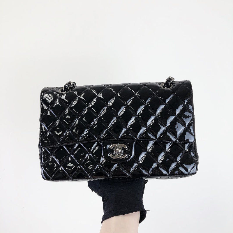 Medium Classic Flap Patent Black SHW