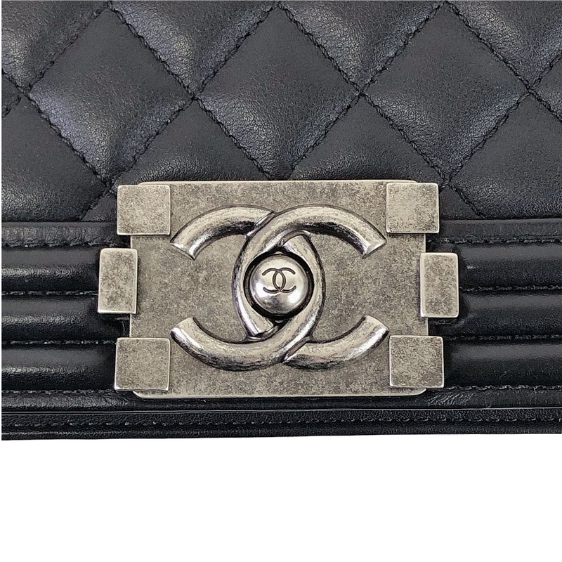 💕Chanel 25 series old medium boy bag in black calfskin, ruthenium