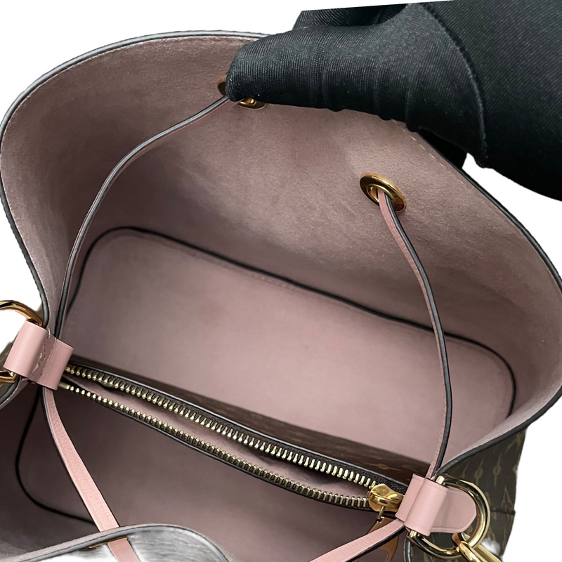 What fits inside of a Louis Vuitton Neonoe BB? Is it an everyday bag? , Lv  Neonoe Bag