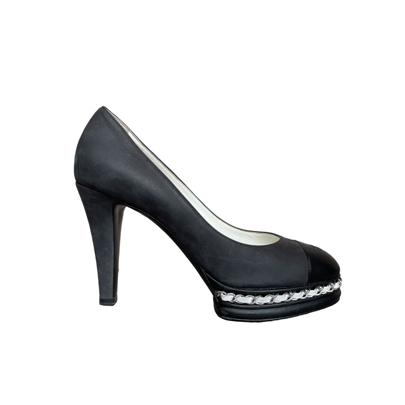 Chain Around Pumps CC Toe Cap Black