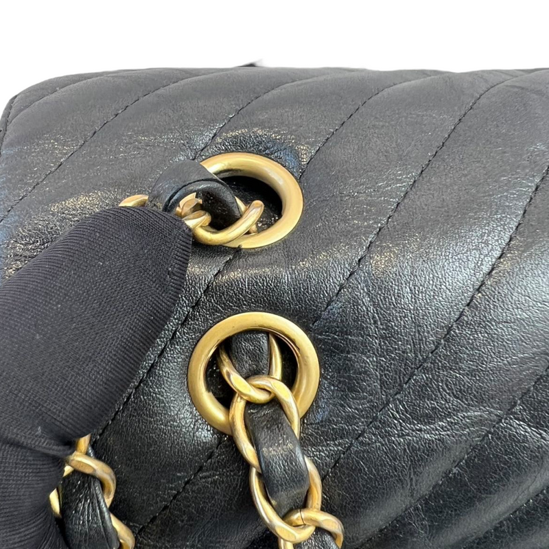 Classic Flap Medium Chevron Metallic Calfskin Black GHW