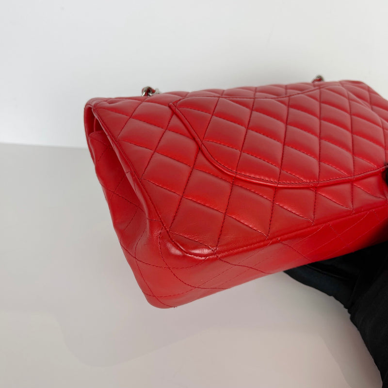 Classic Flap Medium Lambskin Red SHW