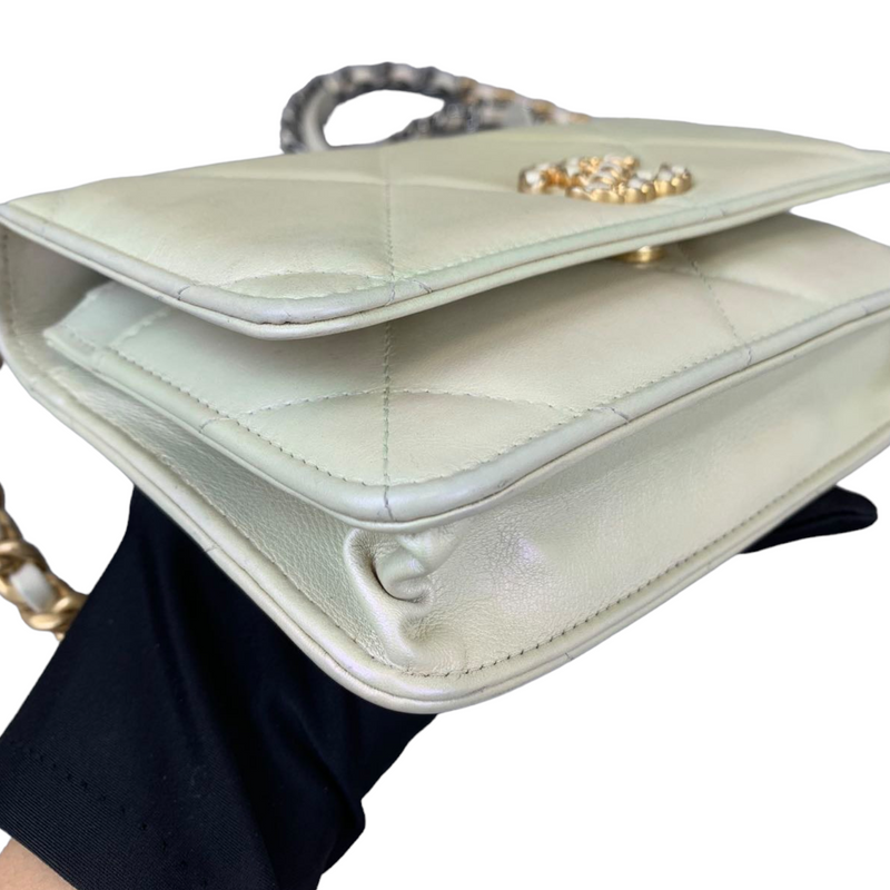 19 Quilted WOC Iridescent White