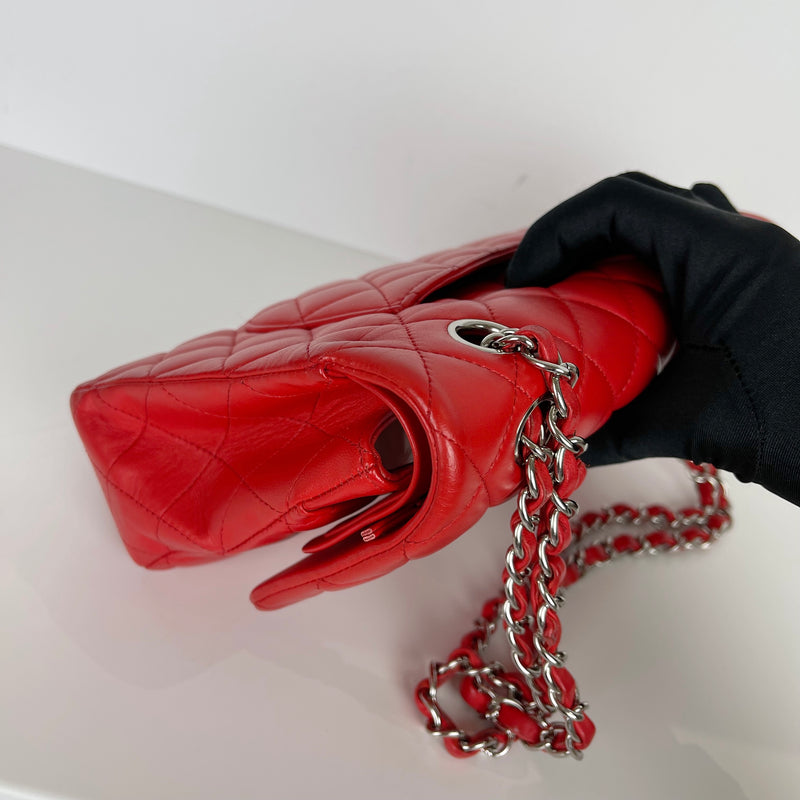 Classic Flap Medium Lambskin Red SHW
