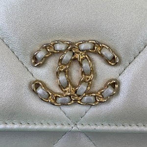19 Quilted WOC Iridescent White