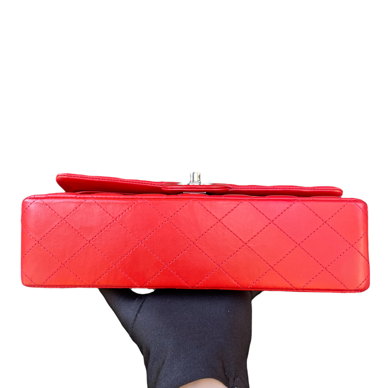 Classic Medium Flap Lambskin Flap Red SHW
