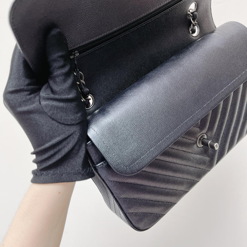 Classic Flap Medium Chevron Caviar Black RHW