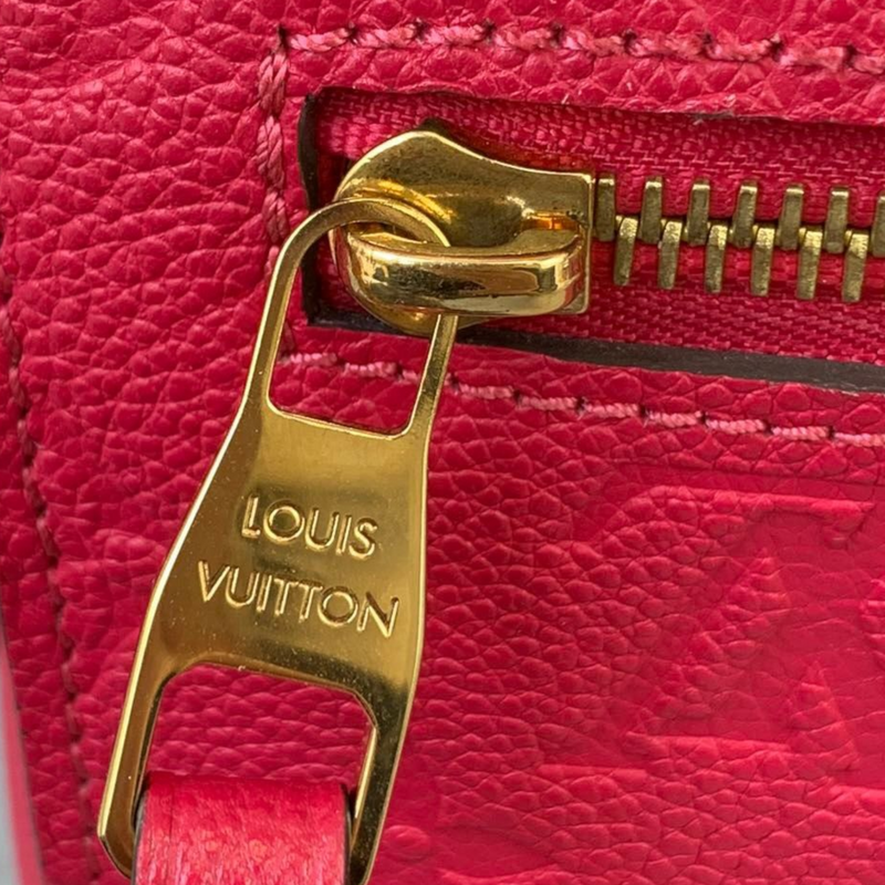 Louis Vuitton Pochette Metis Handbag in Empreinte Noir Full Review and What  Fits Inside