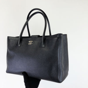 Executive Cerf Tote Caviar Black SHW